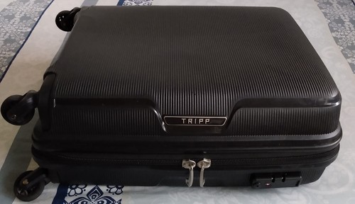 Tripp arrival black cabin - arrival,